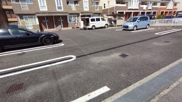パークメゾン修の駐車場
