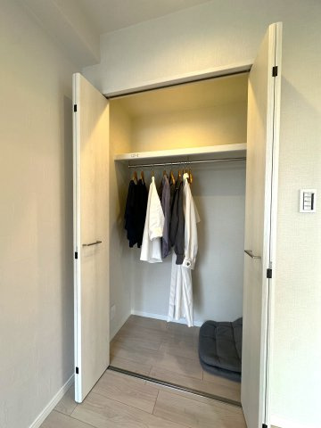 エンゼルハイム堀切の収納|暮らしをすっきり整える豊富な収納スペースは、衣類から日用品まで余裕を持ってしまえ、いつも整った美しい住まいを保つことができます。快適な生活を支える頼もしい味方です。