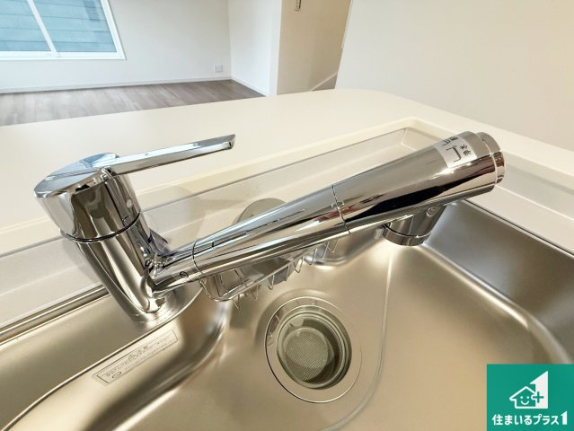 泉大津市池浦町　新築一戸建ての設備|浄水器を内蔵！炊飯時、お茶を作る時に安心してお水を使えます！お湯と冷水、浄水と原水、シャワーの切替えもワンタッチです！