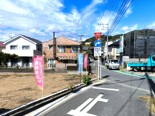 三方に開けた開放感ある立地　スローライフの前面道路含む現地写真|前面道路