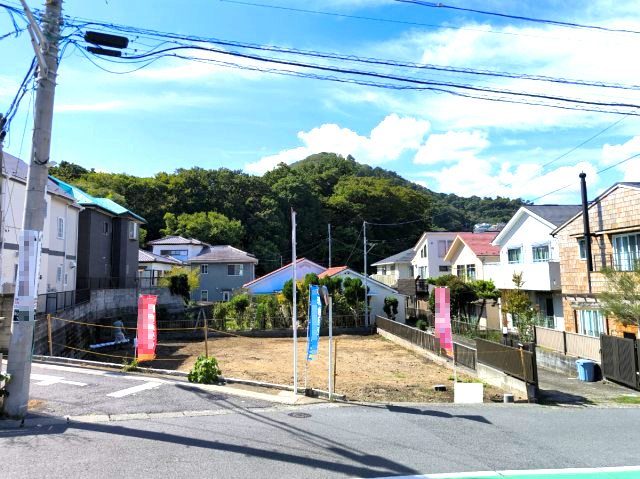 三方に開けた開放感ある立地　スローライフの前面道路含む現地写真|前面道路