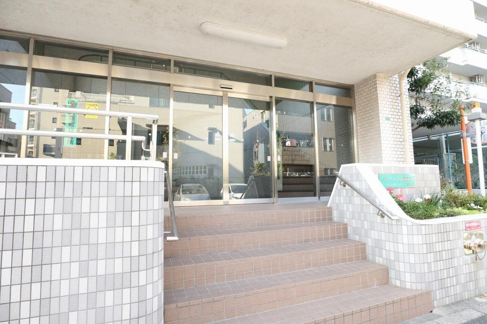 グリーンヒル西葛西　1号館　3階　リ　ノベーションのエントランス