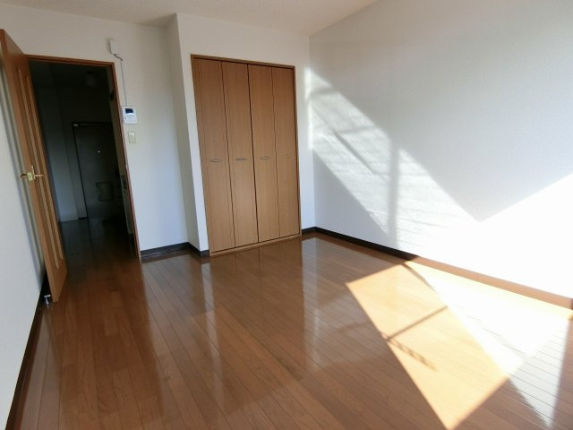 サンロードスIの洋室|明るくおしゃれな居室です