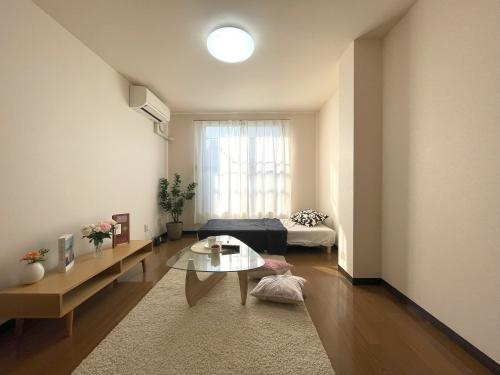 サンロードスIの居間・リビング|日当たり良好で、明るくとっても開放感のあるお部屋です。