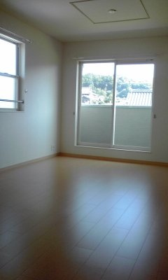 【居間・リビング】 | アンベリールＢ 2LDKH | こちらのリビングで趣味の時間をお楽しみください