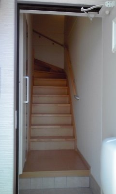 【玄関】 | アンベリールＢ 2LDKH | 収納もある玄関です