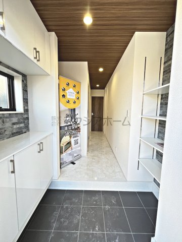 所沢市東狭山ケ丘1丁目・全1棟　新築一戸建　～駅徒歩3分～の玄関