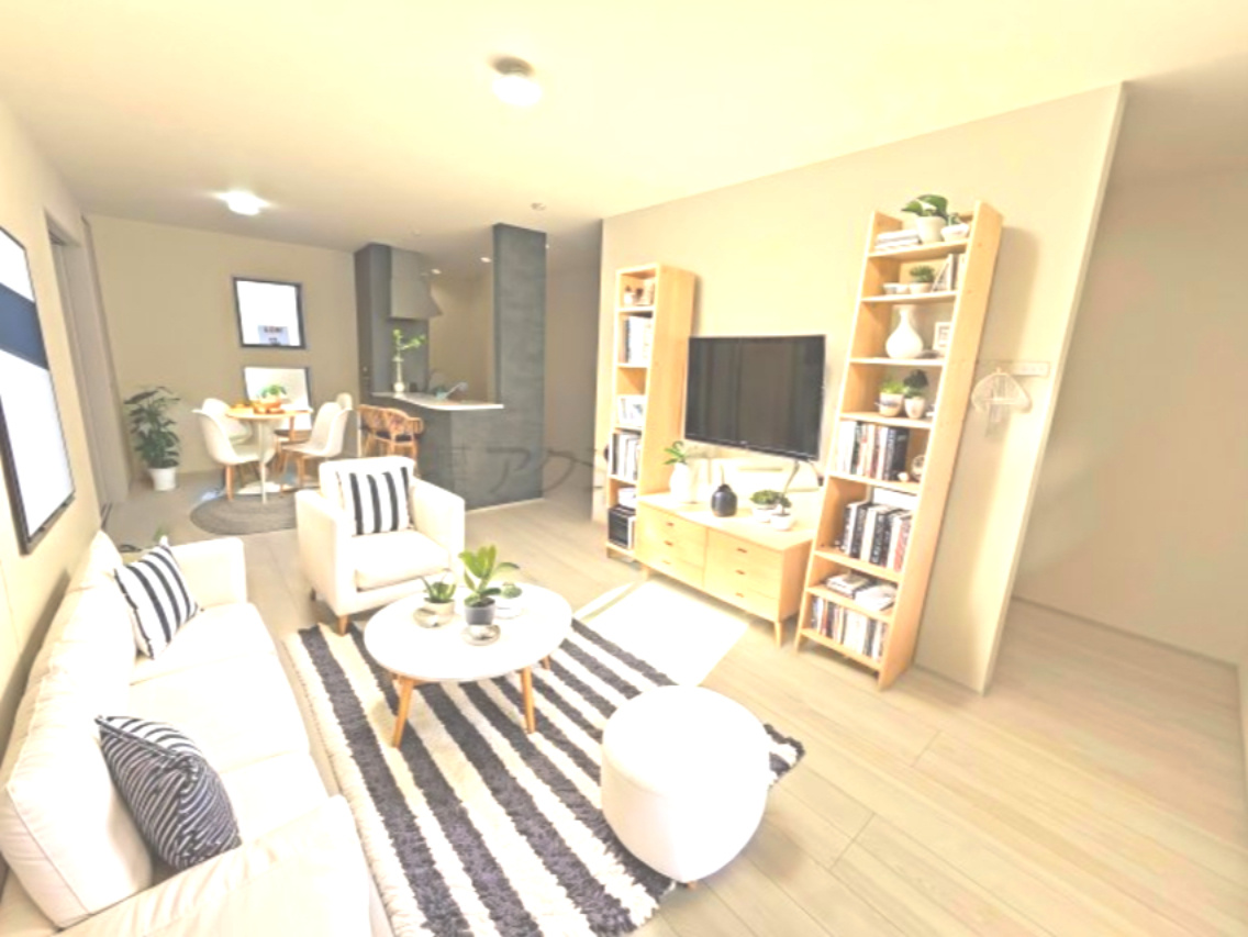 所沢市東狭山ケ丘1丁目・全1棟　新築一戸建　～駅徒歩3分～の居間・リビング|南東向きの広々LDK17帖、リビング収納あり（家具はCG画像での表示になります）