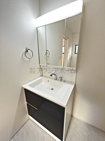 所沢市東狭山ケ丘1丁目・全1棟　新築一戸建　～駅徒歩3分～の独立洗面台