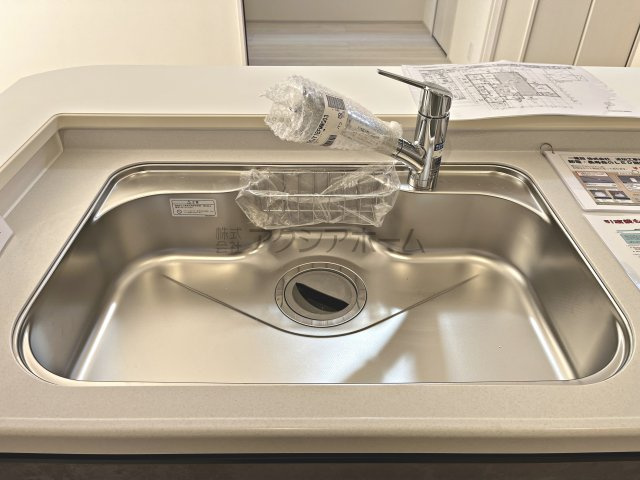 所沢市東狭山ケ丘1丁目・全1棟　新築一戸建　～駅徒歩3分～のキッチン|浄水器付水栓