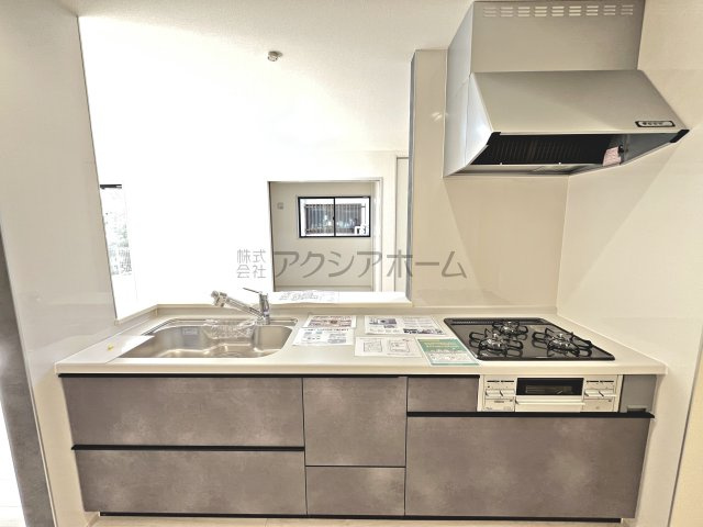 所沢市東狭山ケ丘1丁目・全1棟　新築一戸建　～駅徒歩3分～のキッチン|家事動線のよい対面キッチン