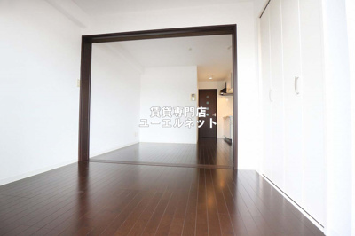 【寝室】 | アンフィニⅧ | 明るく開放感のある居室で、自分だけのくつろぎ空間を。