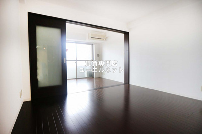 【居間・リビング】 | アンフィニⅧ | ゆったりとくつろげる、落ち着きのある居室空間です