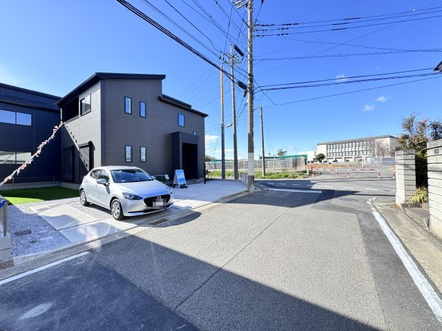新築　前橋市関根町　GRAFARE　2号棟の前面道路含む現地写真|現地写真　北側接道幅員約4.5ｍ　東側接道幅員約6ｍ