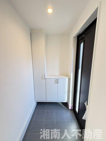 藤沢市辻堂元町５丁目３２４６新築戸建ての玄関|きれいな玄関です