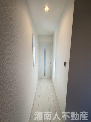 藤沢市辻堂元町５丁目３２４６新築戸建ての玄関|明るい玄関です