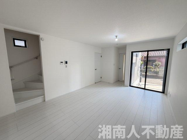 藤沢市辻堂元町５丁目３２４６新築戸建ての居間・リビング|使いやすいリビングです