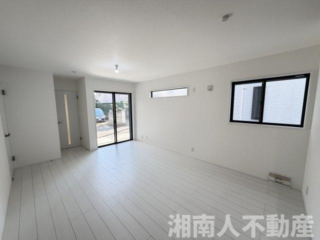 藤沢市辻堂元町５丁目３２４６新築戸建ての居間・リビング|ゆったり過ごせるリビングです