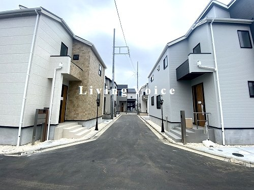 【前面道路含む現地写真】 | 【仲介手数料０円】茅ヶ崎市円蔵2期　新築一戸建て　5号棟　全5棟 | 茅ヶ崎市円蔵2期　新築一戸建て　全5棟