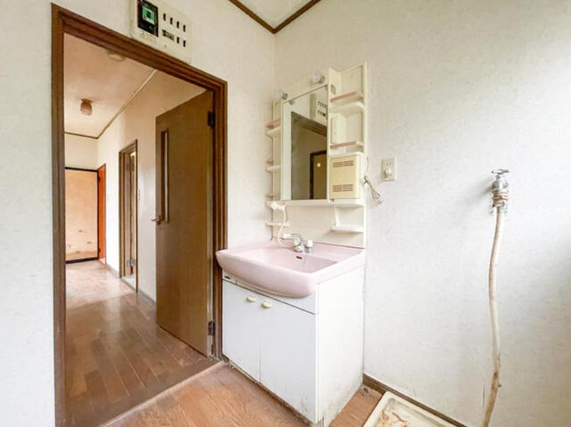 北茨城市大津町　中古戸建の独立洗面台