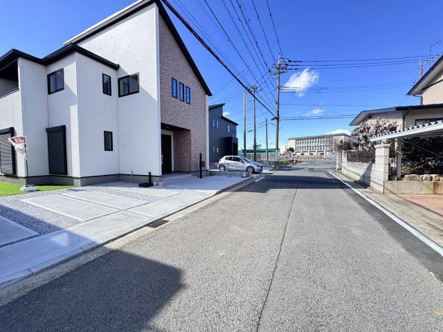 新築　前橋市関根町　GRAFARE　3号棟の前面道路含む現地写真|現地写真　東側接道幅員約6ｍ