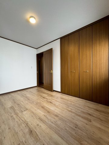 寝屋川市北大利町の洋室