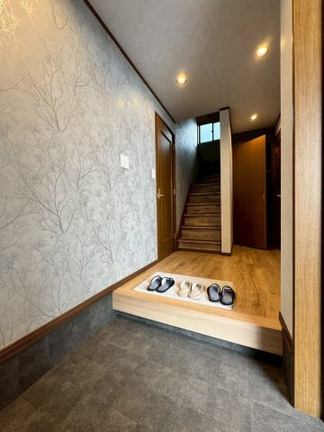 寝屋川市北大利町の玄関