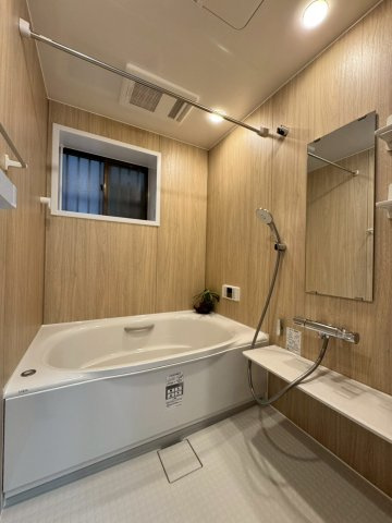 寝屋川市北大利町の浴室|新調済みの浴室。部屋干しにうれしい浴室乾燥機付き！
