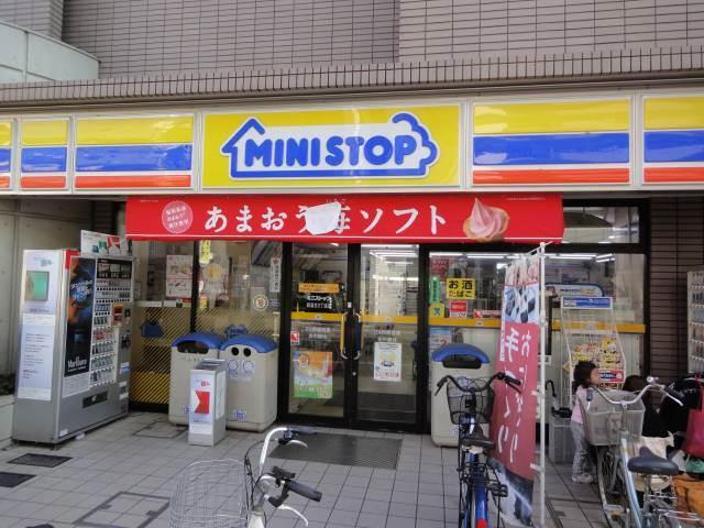 ロイヤルハウスの周辺