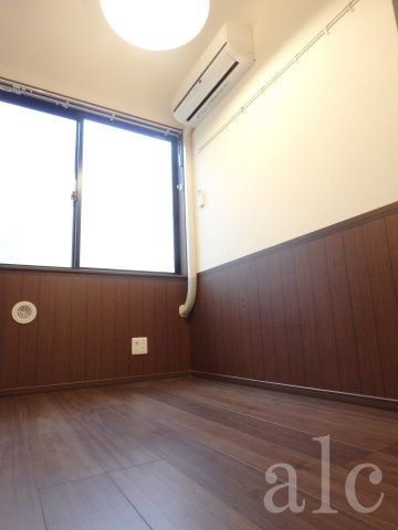 ロイヤルハウスの居間・リビング