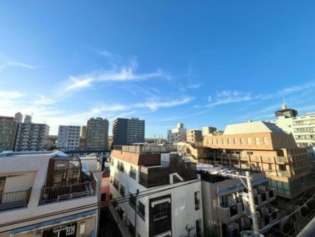 【展望】 | サンコート池袋 | ここからは空が遠くまで見える。紺碧、曇天、茜色。