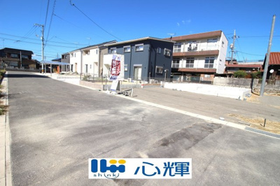 【前面道路含む現地写真】 | クレイドルガーデン山陽小野田市郡 第2（1号棟） | 現地（2025年10月24日撮影）
明るい日差しが差し込む現地。車もゆったり駐めることが出来ます。ぜひ現地をご覧下さい。
