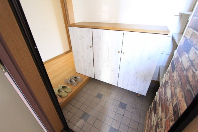春日井市知多町４丁目の賃貸マンションの玄関