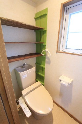 春日井市知多町４丁目の賃貸マンションのトイレ