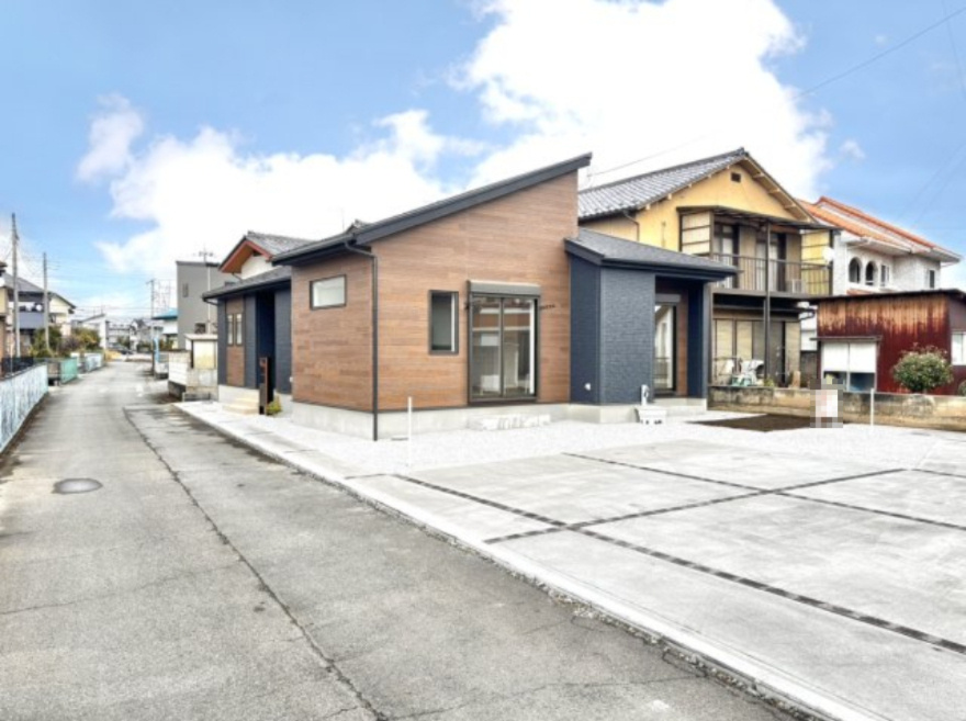 【新築戸建】前橋市下新田町の外観|■外観｜ここから始まる「日常」はご家族にとってかけがえのない時間となります。少しでも豊かに、快適に。