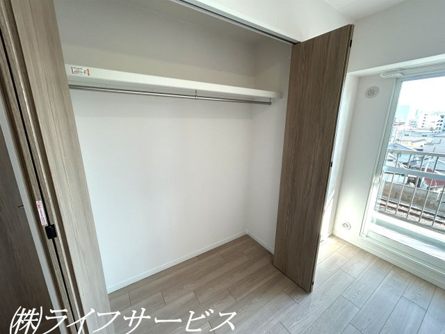 【収納】 | シャルム野中南公園 | 洋室5.9帖/クローゼット有