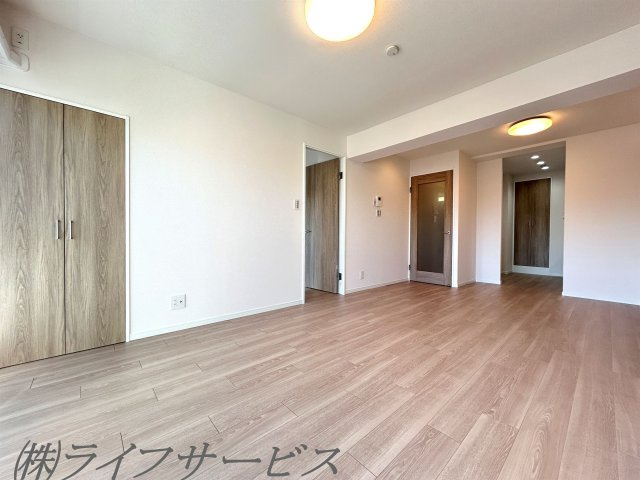 【居間・リビング】 | シャルム野中南公園 | LDK14.3帖／室内リフォーム済ですぐにお住まい頂けます！