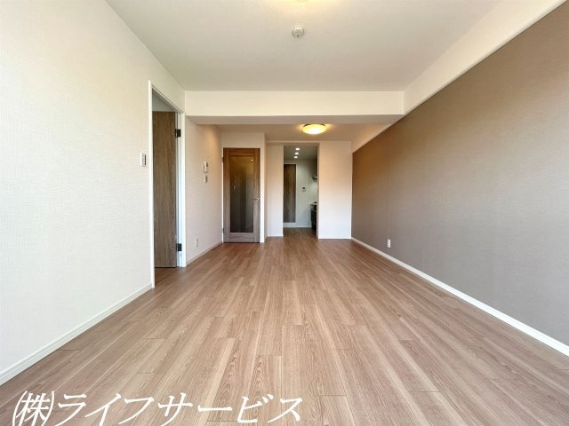 【居間・リビング】 | シャルム野中南公園 | LDK14.3帖／室内リフォーム済ですぐにお住まい頂けます！