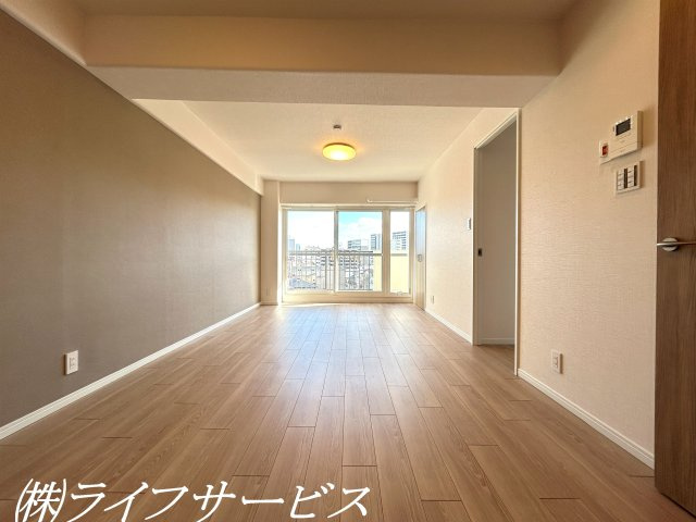 【居間・リビング】 | シャルム野中南公園 | LDK14.3帖／室内リフォーム済ですぐにお住まい頂けます！