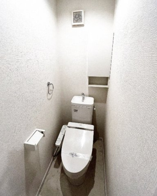 【トイレ】 | リーヴェルポート横浜西口Carna | 温水洗浄便座付き♪