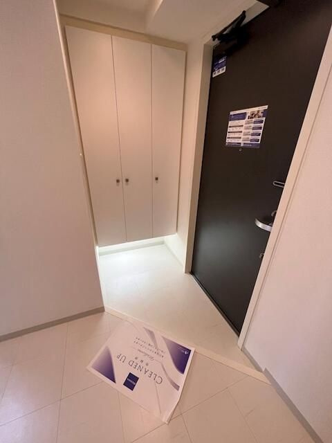 レジディア中落合Ｂ棟の玄関