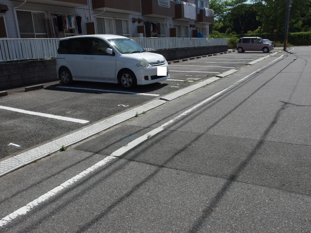アーバン東蔵前の駐車場