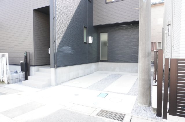 草加市花栗2丁目 新築分譲住宅の駐車場