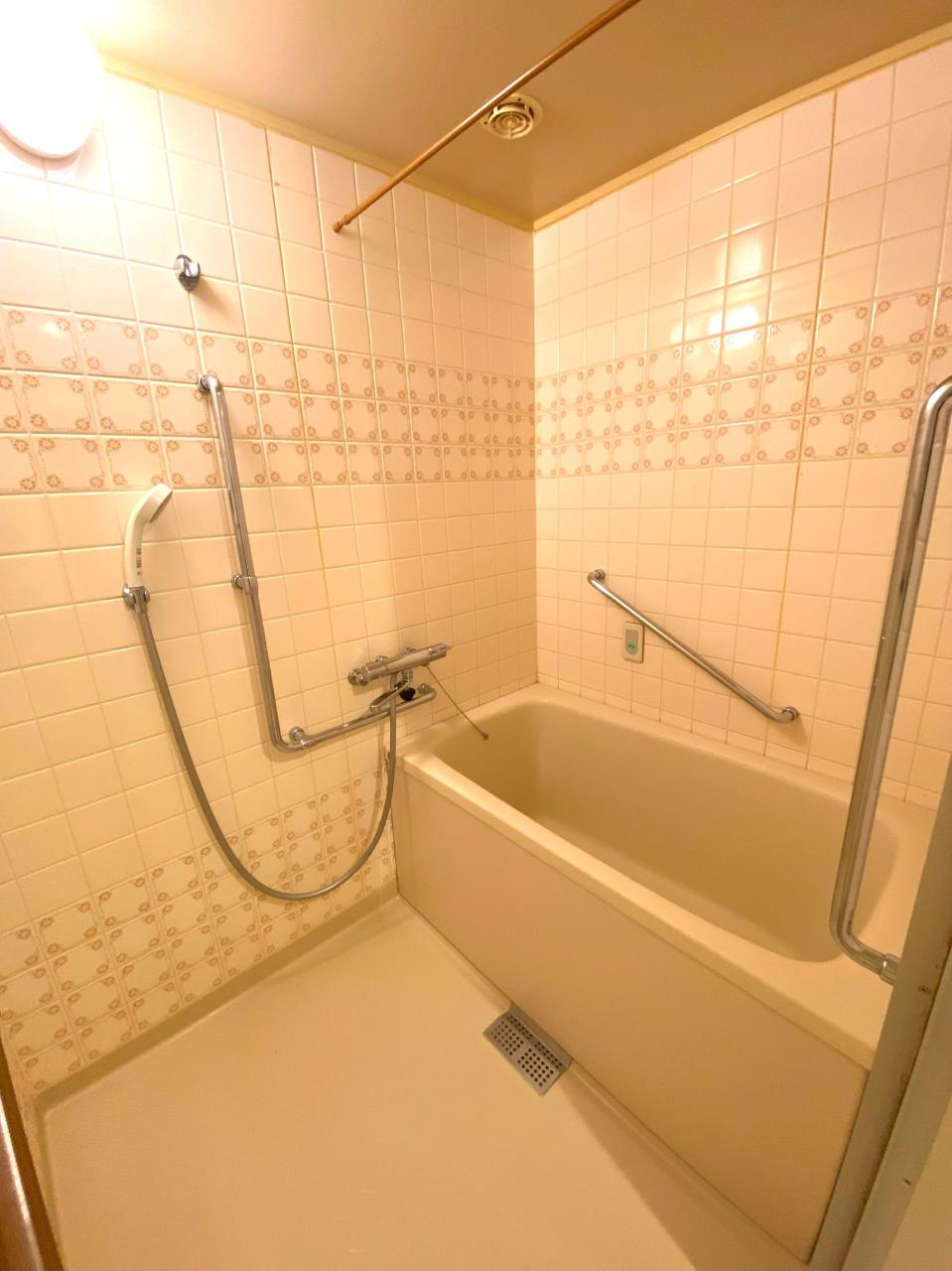 中銀ライフケア熱海伊豆山16号館の浴室