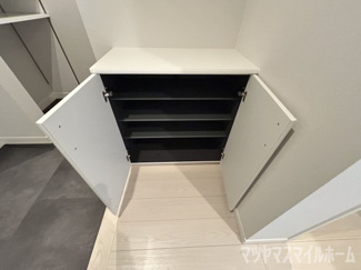 【玄関】 | COLORS