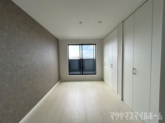 【寝室】 | COLORS