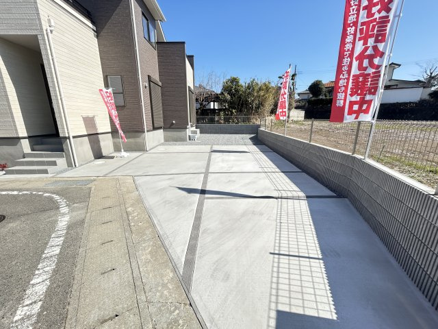 新築　高崎市下小塙町　Blooming　Garden　１号棟の駐車場|現地写真　駐車スペースは3台分可能です！
