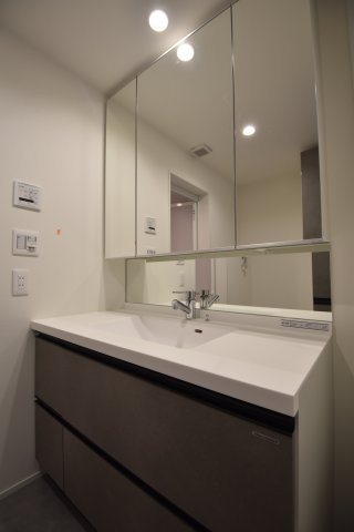 【独立洗面台】 | 南台４丁目～「笹塚」駅徒歩圏内・LDK２１.１帖の広々空間～