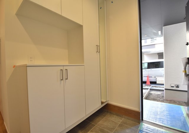 【玄関】 | 南台４丁目～「笹塚」駅徒歩圏内・LDK２１.１帖の広々空間～