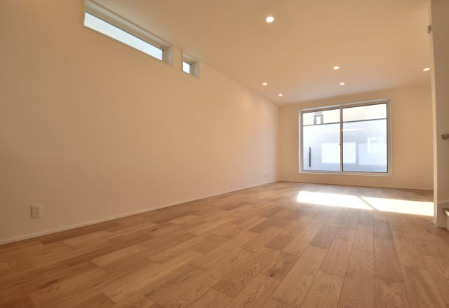 【居間・リビング】 | 南台４丁目～「笹塚」駅徒歩圏内・LDK２１.１帖の広々空間～